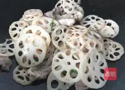 Illustration of how to make stir-fried pork slices with lotus root 7