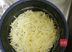 青椒土豆丝的做法图解1