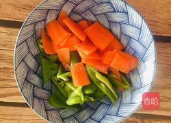 青椒炒蘑菇的做法图解2