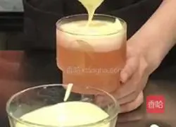 Illustration of how to make salted egg yolk milk tea 5