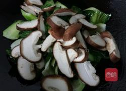 青菜炒香菇的做法图解4