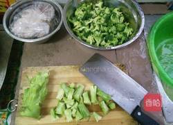 花椰菜炒肉的做法图解2