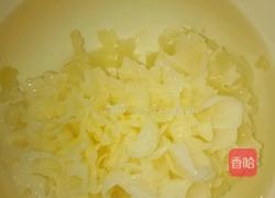 冰糖雪梨银耳红枣枸杞木耳羹的做法图解1