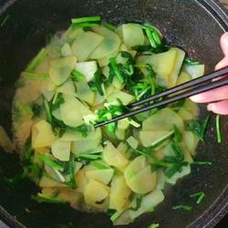 土豆片炒韭菜的做法[图]