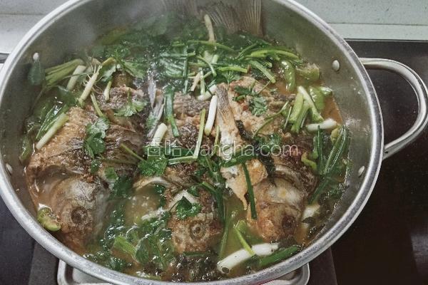 焖洞庭湖野生鲫鱼