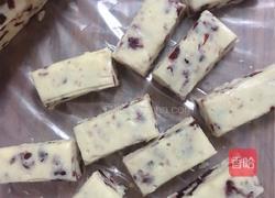 花生越莓牛轧糖的做法图解3