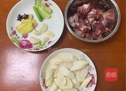 排骨焖山药的做法图解1