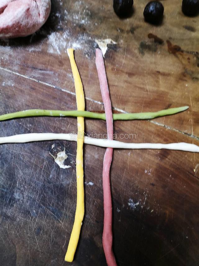 一个压一个成井字排列。