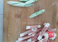 猪肉炒菜花的做法图解2