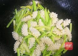 鱿鱼炒芹菜的做法图解3