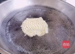 香肠鸡蛋炒面的做法图解2