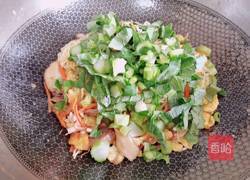 香肠鸡蛋炒面的做法图解12