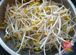 雪菜炒黄豆芽的做法图解1