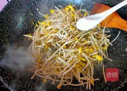 雪菜炒黄豆芽的做法图解6