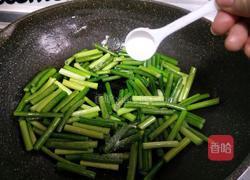 蒜苔炒熟肉的做法图解3