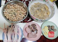眉豆花生鸡脚河蚌汤的做法图解1