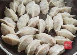 猪肉红薯粉丝水煎饺的做法图解8