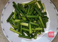 肉片蒜薹的做法图解1