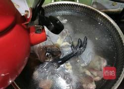 人参虫草花响螺胡萝卜乌鸡汤的做法图解4