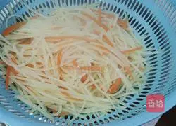 Illustration of how to make cold shredded potatoes 9