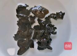 胡萝卜炒木耳的做法图解1