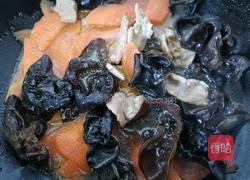 胡萝卜炒木耳的做法图解10