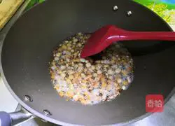 Illustration of how to make vegetarian three-fresh buns 2