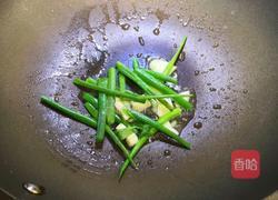 酸菜焖鸡皮的做法图解2