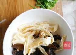 木耳炒粉丝的做法图解2