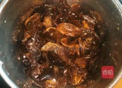 木耳炒香菇的做法图解3