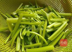 腐竹炒芹菜的做法图解1