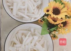 酸辣柠檬萝卜条的做法图解2