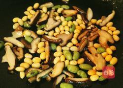 海带香菇豆汤的做法图解2