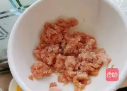 Illustration of how to make delicious rice rolls 1