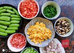 香菇鸡蛋酱菠菜面的做法图解2