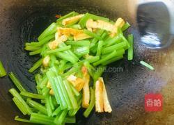 芹菜炒豆腐干的做法图解10