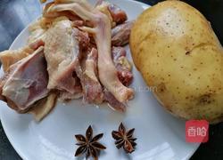 土豆炖鸭肉的做法图解1