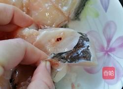 香辣草鱼的做法图解1