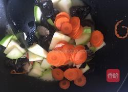 西葫芦黑木耳炒肉片的做法图解8