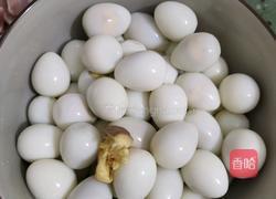 五花肉卤蛋的做法图解1