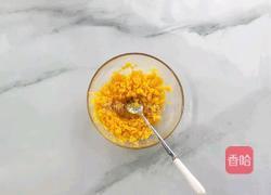 咸蛋黄夹心年糕的做法图解3