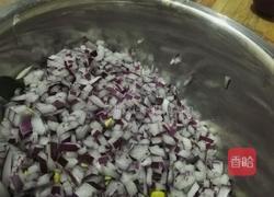 圆葱丸子的做法图解2