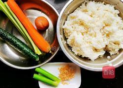 什锦酱油炒饭的做法图解1