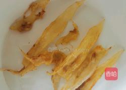 红枣花胶炖鸡汤的做法图解1