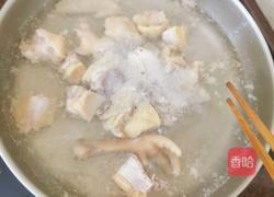 红枣花胶炖鸡汤的做法图解2