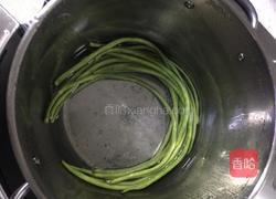 绿瘦红肥(豆角酿肉）的做法图解2