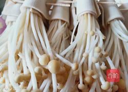 金针菇豆皮卷的做法图解1