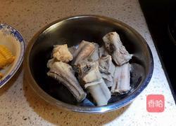 玉米排骨汤的做法图解3