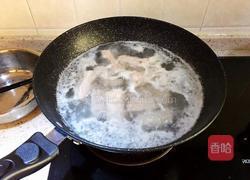 玉米排骨汤的做法图解2