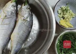 Illustration of how to make pan-fried yellow croaker 2